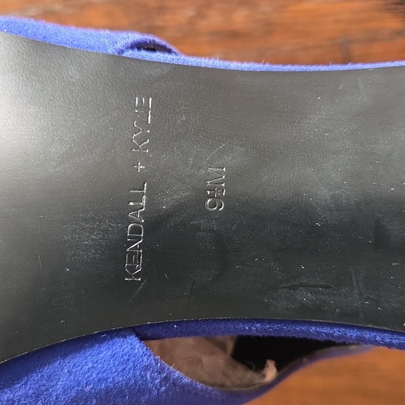 Sz 9.5 Kendall & Kylie Essie Peaked Mule Pump Medium Blue Suede Heels Peep Toe - Picture 5 of 7